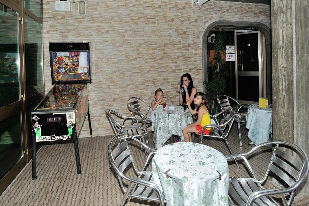 Hotel Lidia Alba Adriatica Buitenkant foto