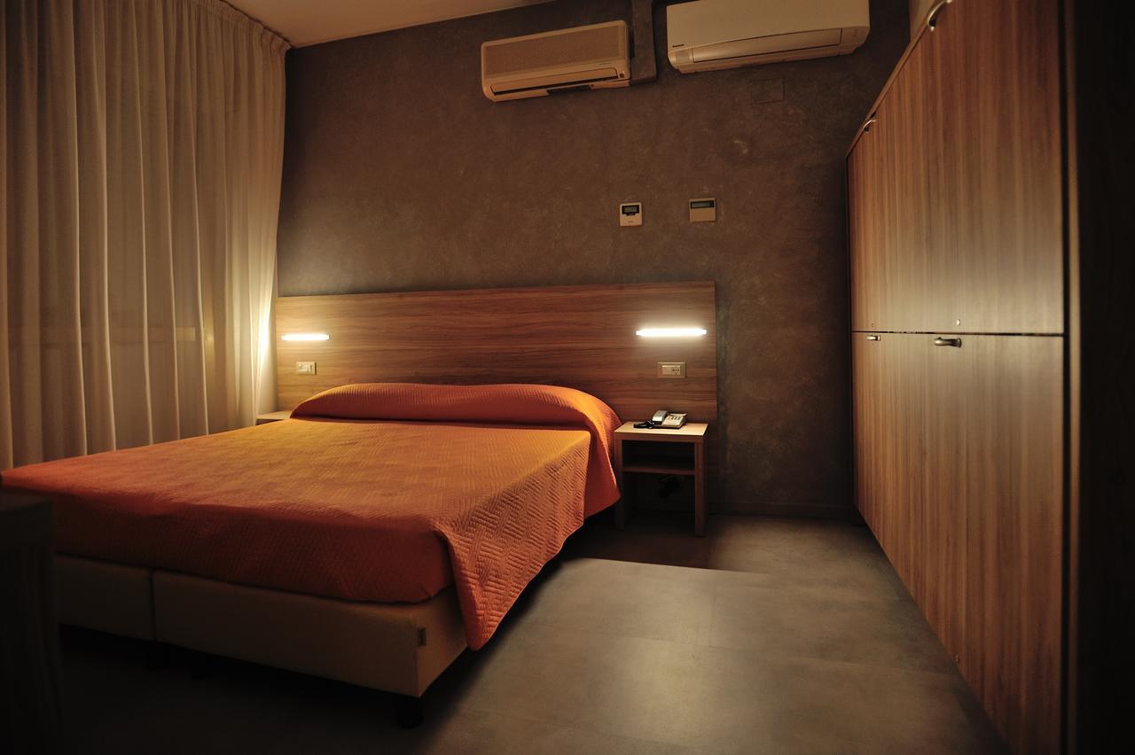 Hotel Lidia Alba Adriatica Buitenkant foto