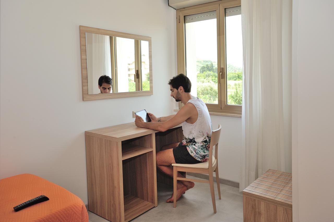 Hotel Lidia Alba Adriatica Buitenkant foto