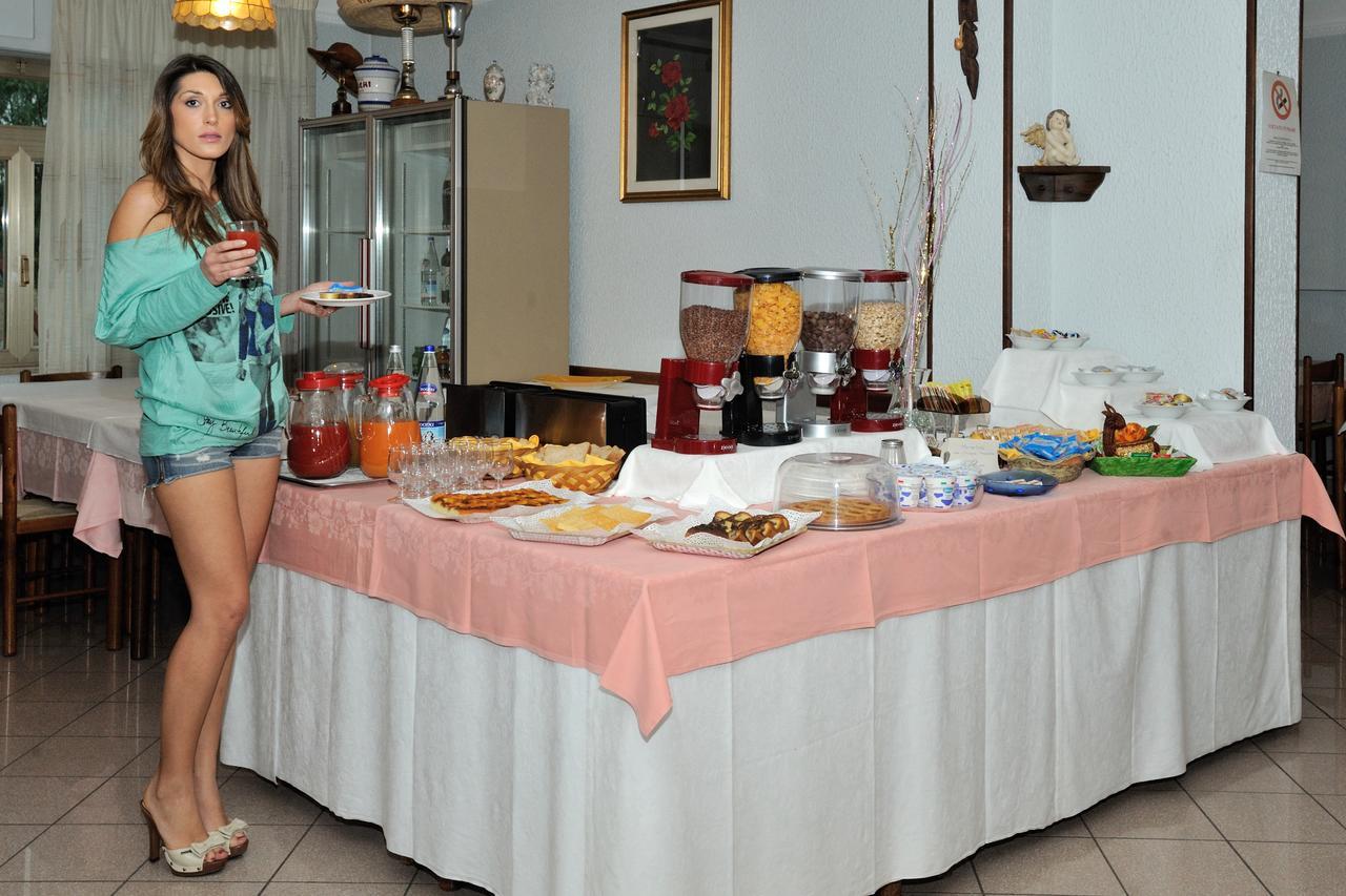 Hotel Lidia Alba Adriatica Buitenkant foto