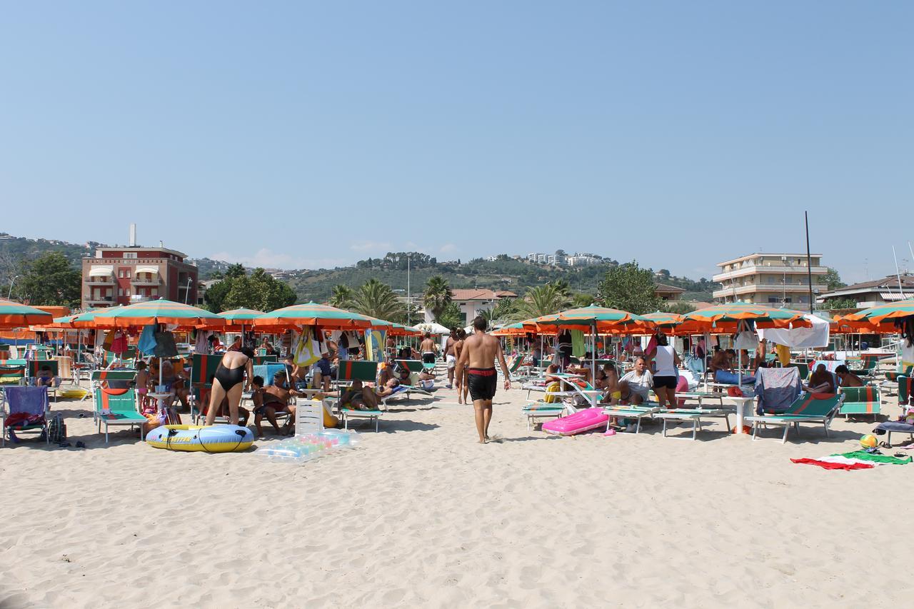 Hotel Lidia Alba Adriatica Buitenkant foto