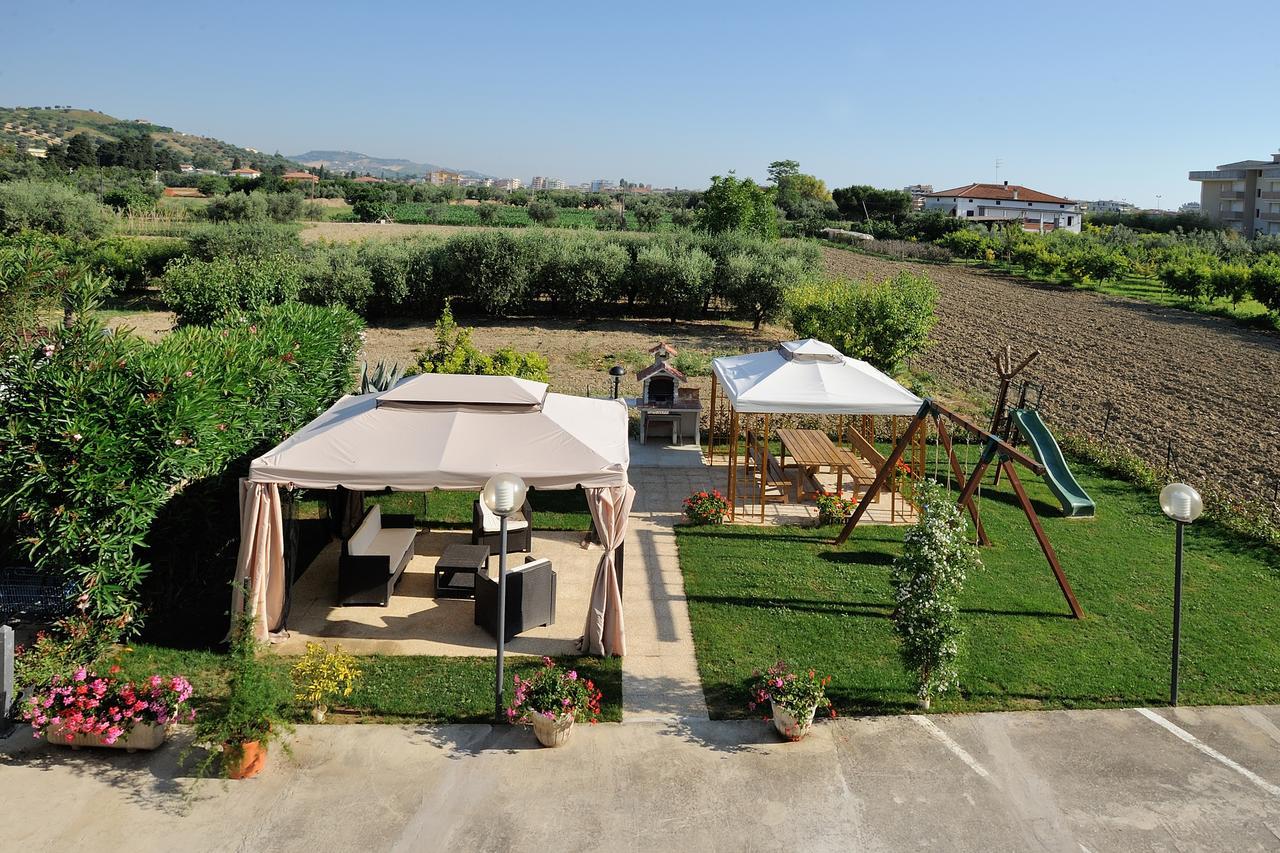 Hotel Lidia Alba Adriatica Buitenkant foto