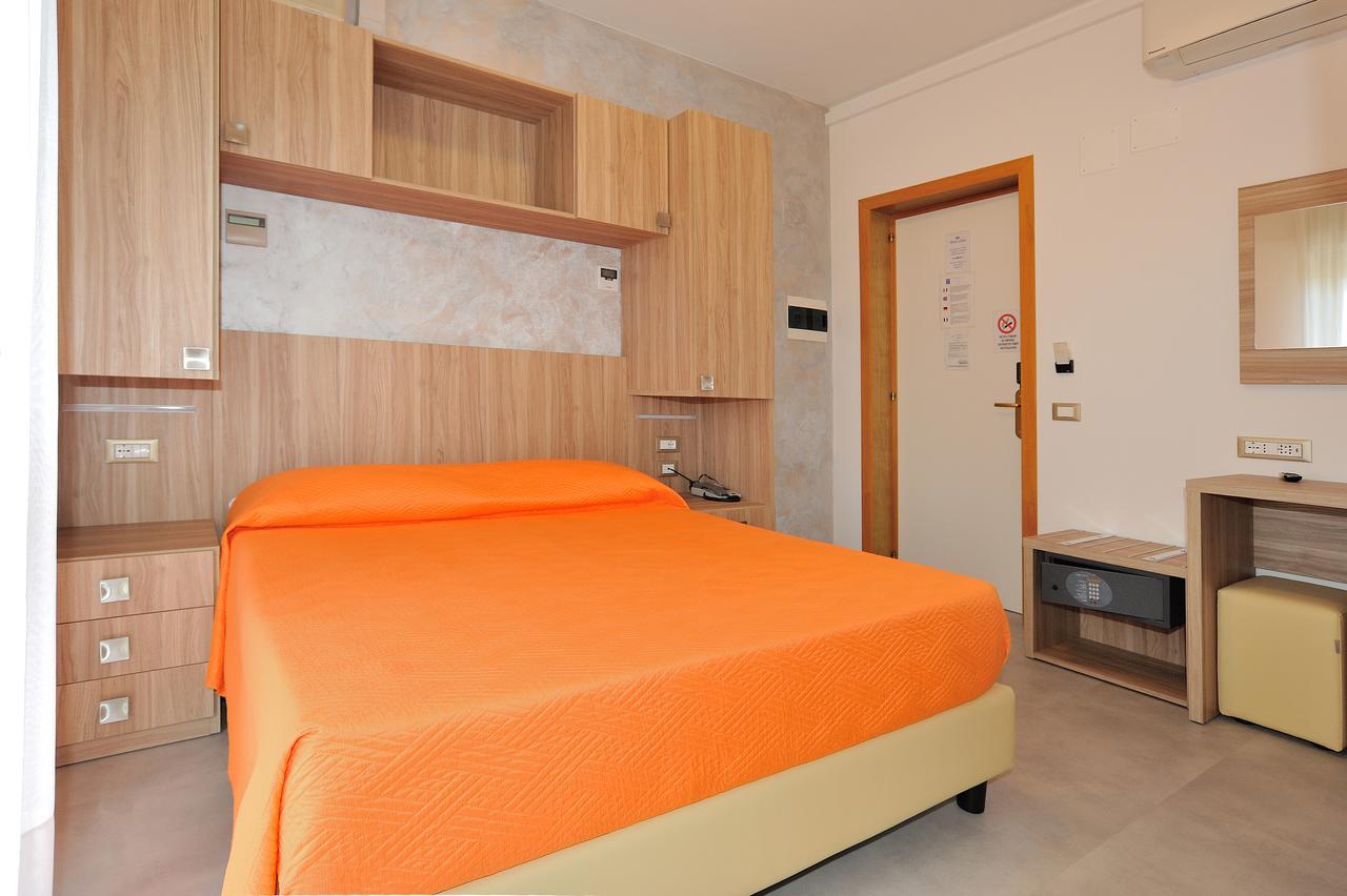 Hotel Lidia Alba Adriatica Buitenkant foto